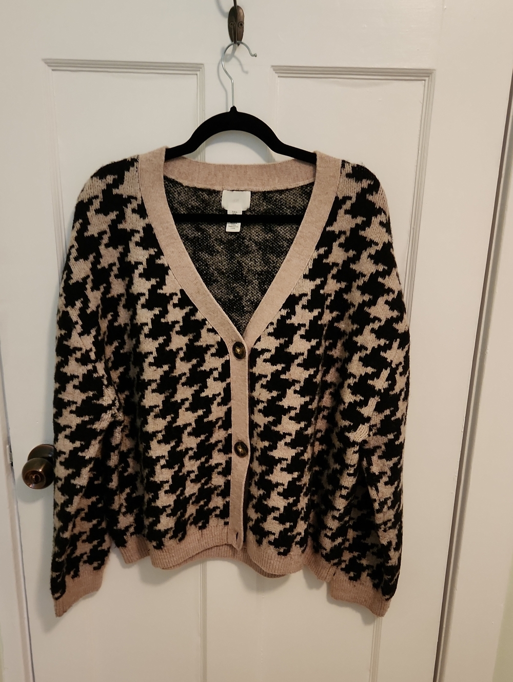 H&M Black & Beige Houndstooth V-Neck Button Cardigan